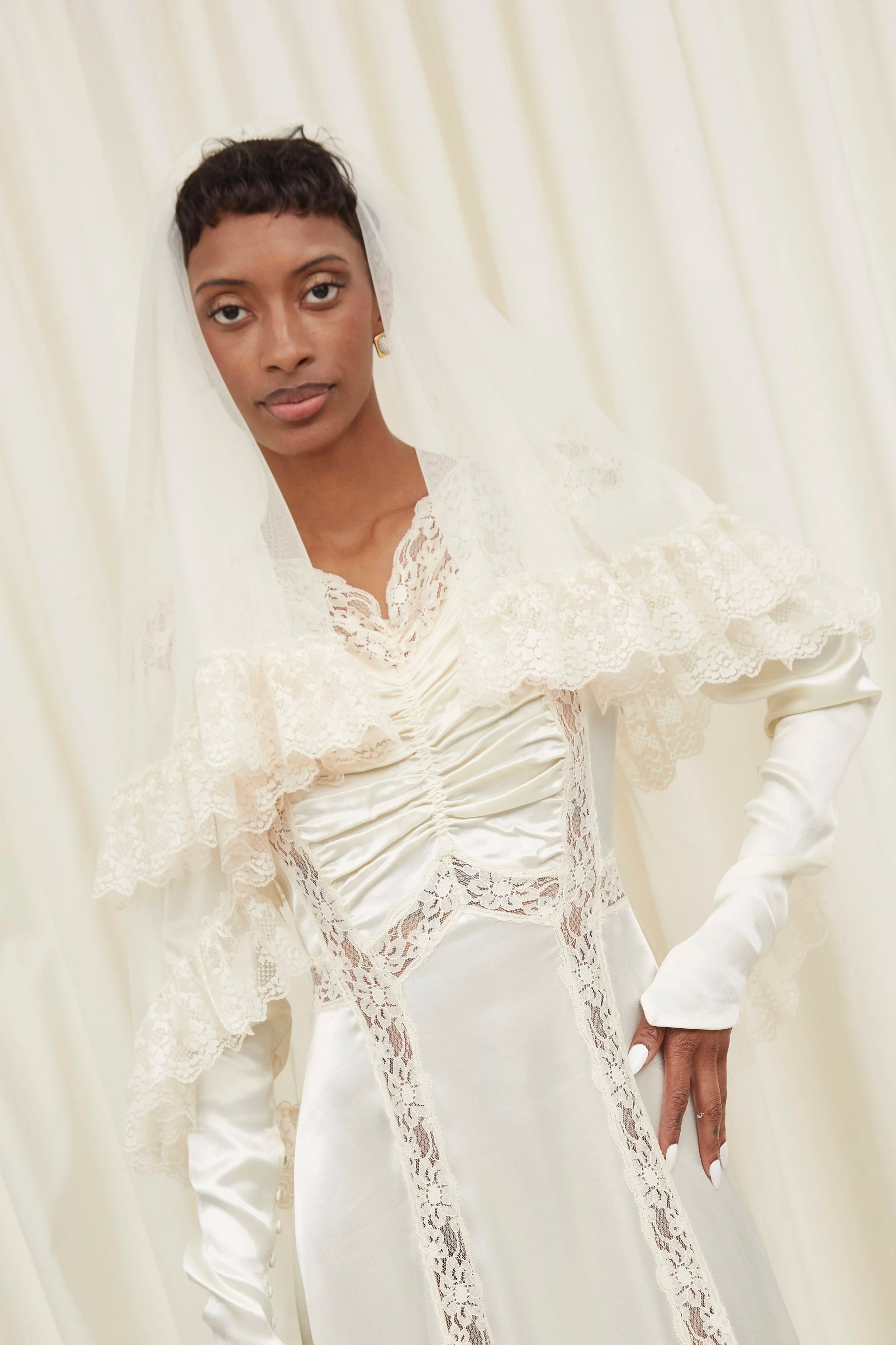 Gwendolyn Lace Tiered Veil