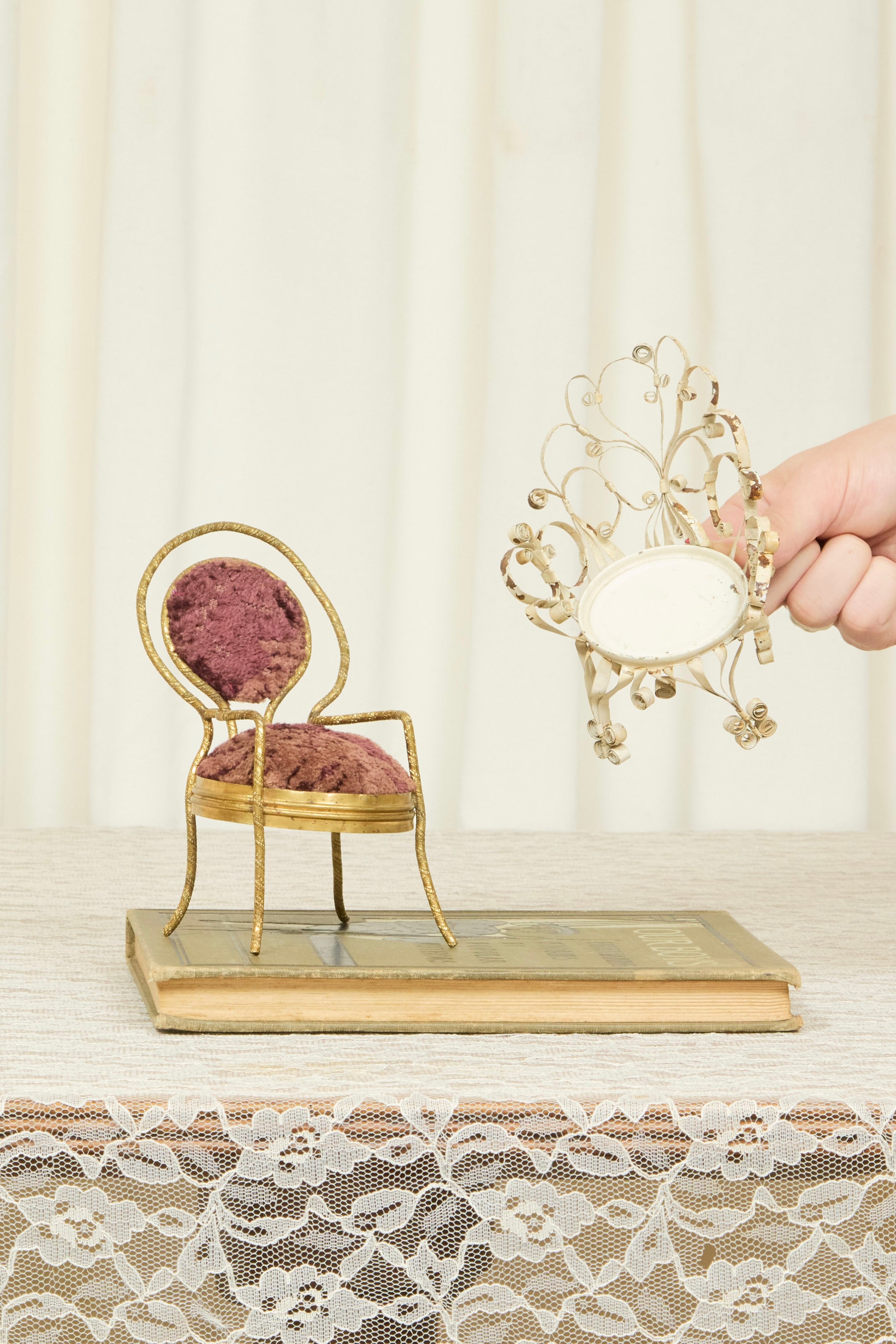 Vintage Chair Figurines Set/2
