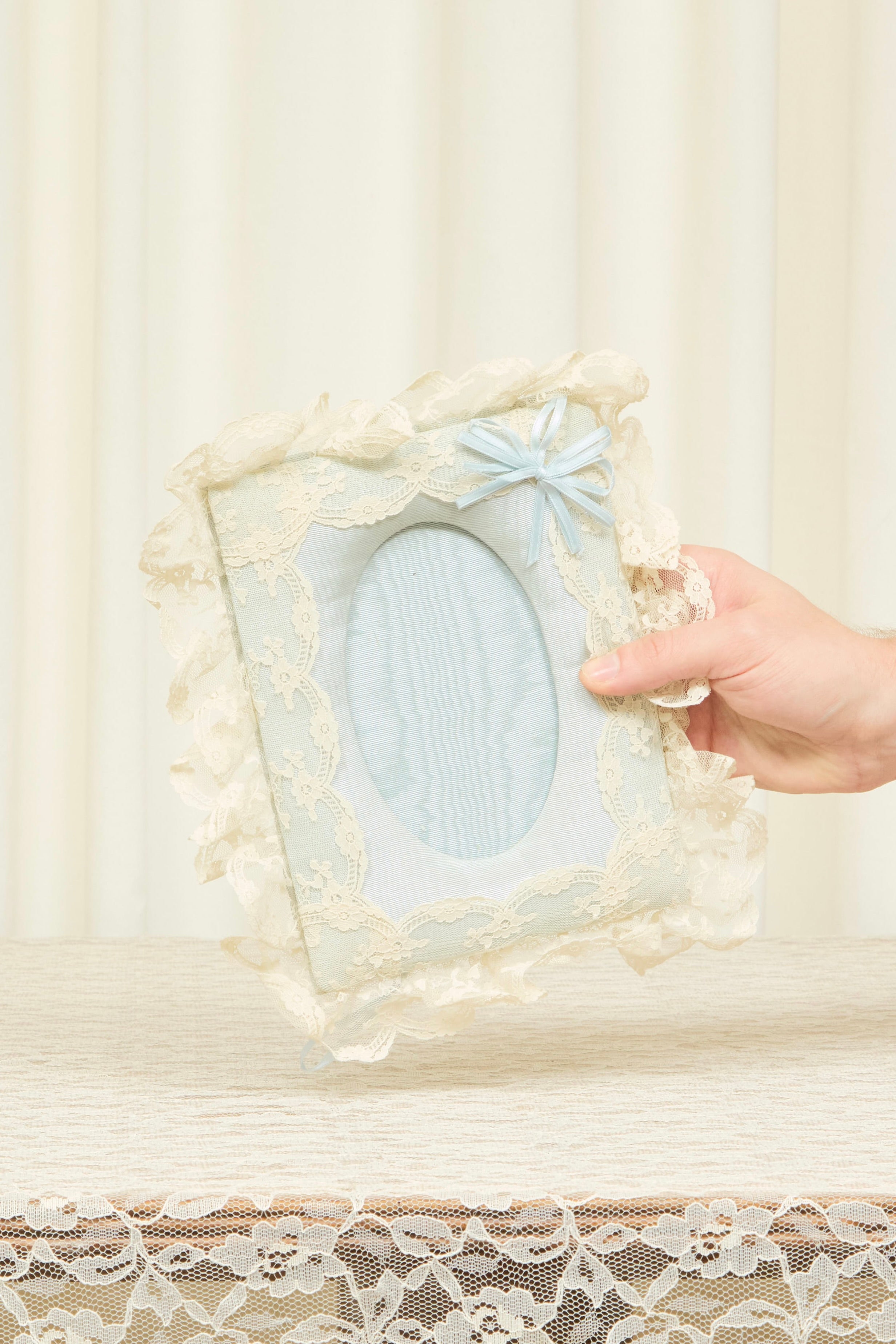 Vintage Lace Bow Frame
