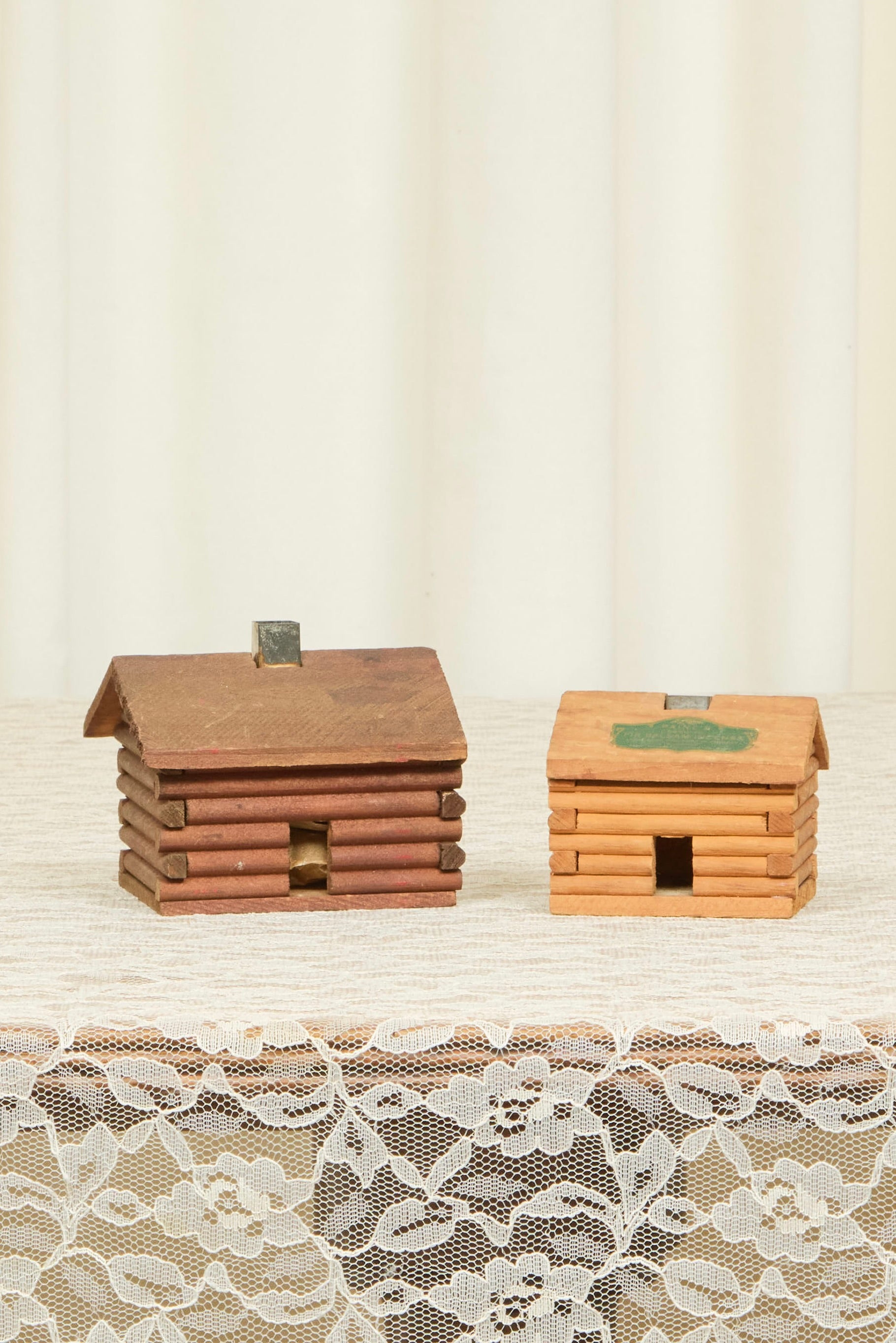 Vintage Cabin Models Set/2