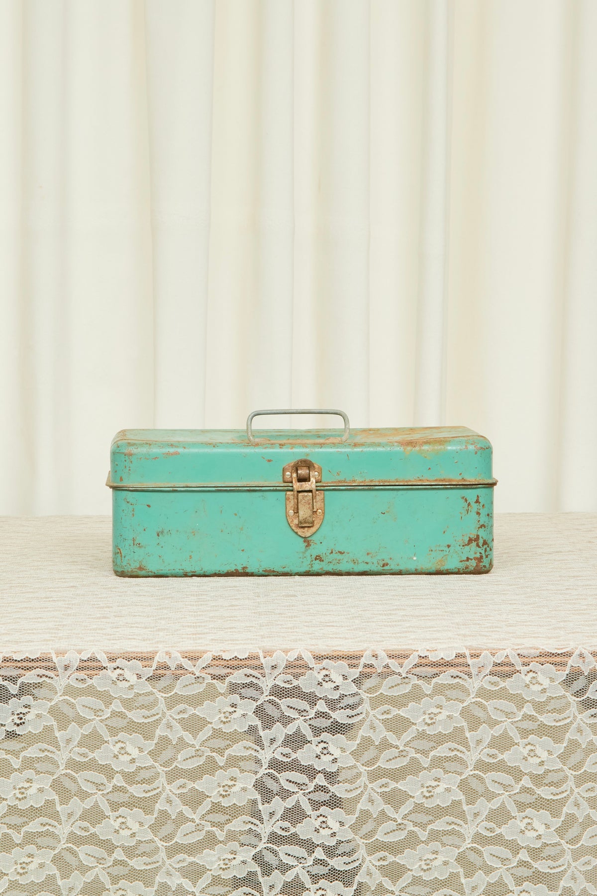 Vintage Chippy Metal Toolbox/Fishing Box