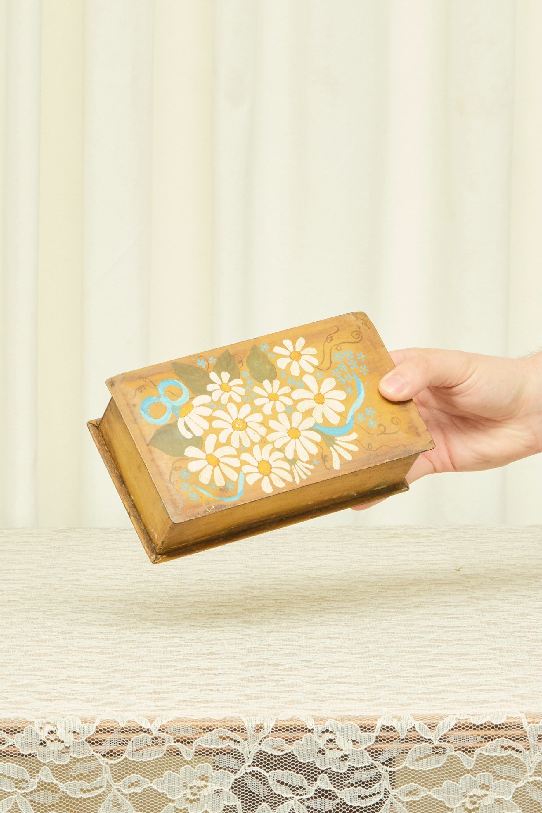Vintage Metal Daisy Painted Box
