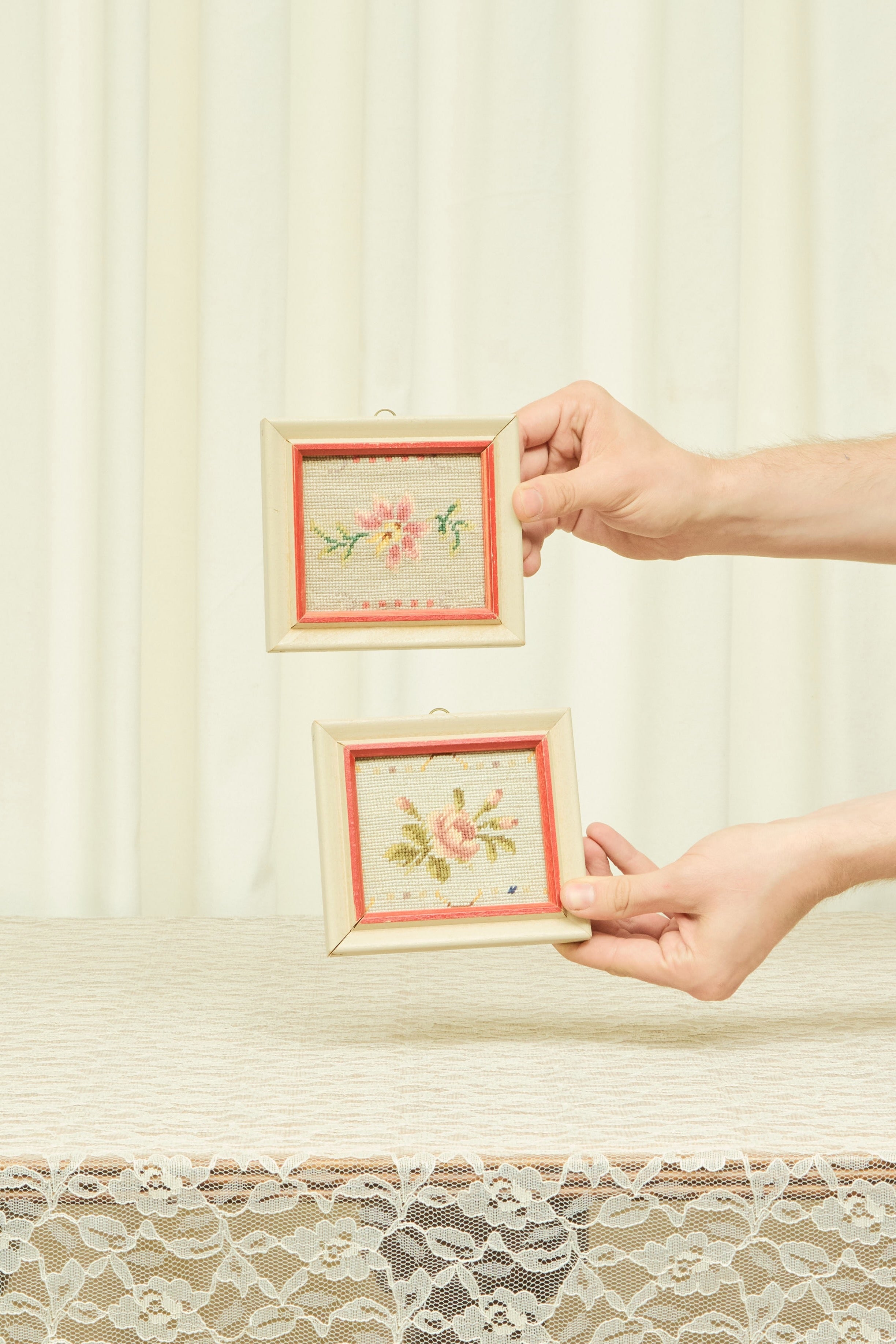 Vintage Mini Framed Flower Needlepoint Set/2