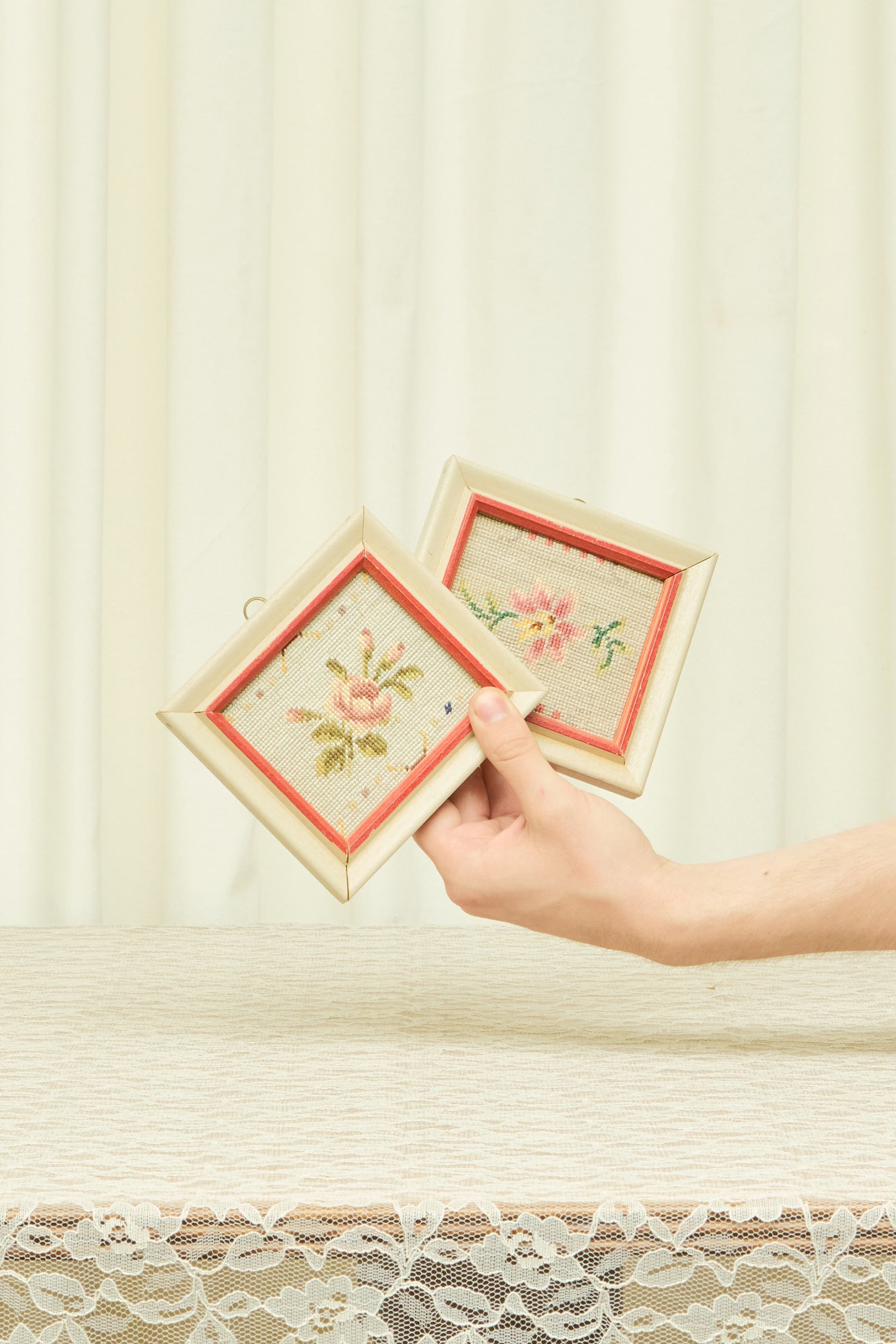 Vintage Mini Framed Flower Needlepoint Set/2