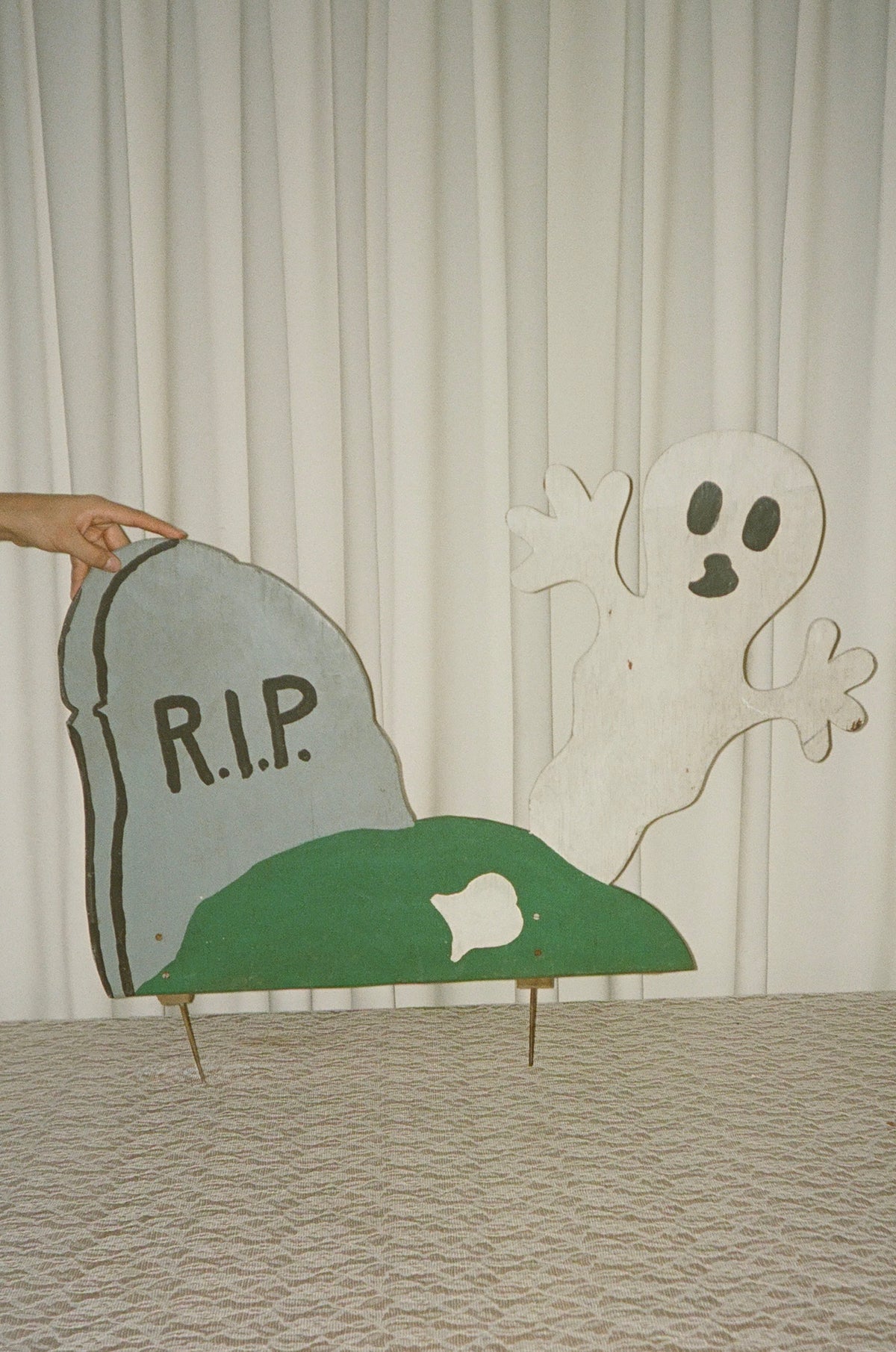 Vintage Ghost Scene Lawn Ornament