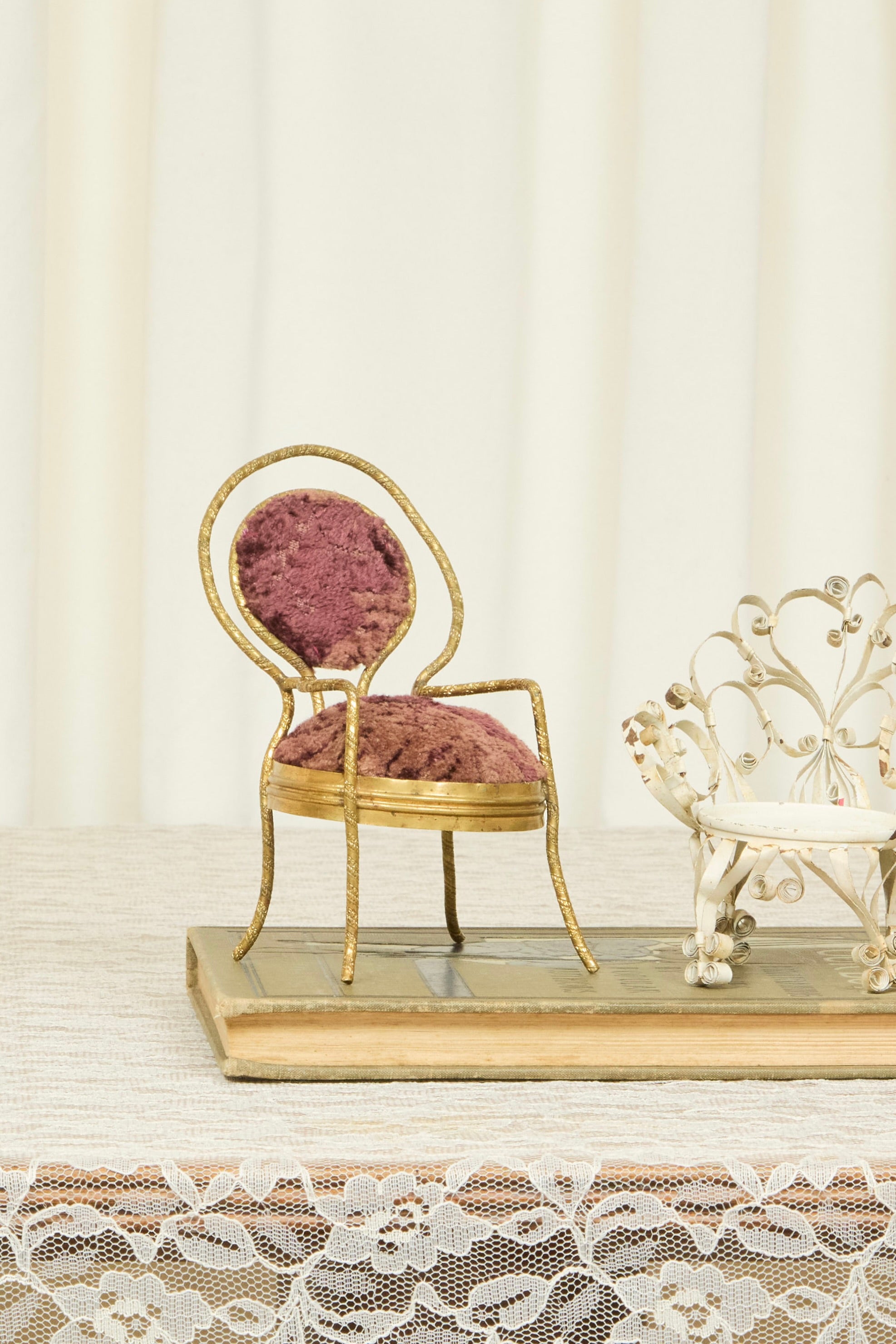 Vintage Chair Figurines Set/2