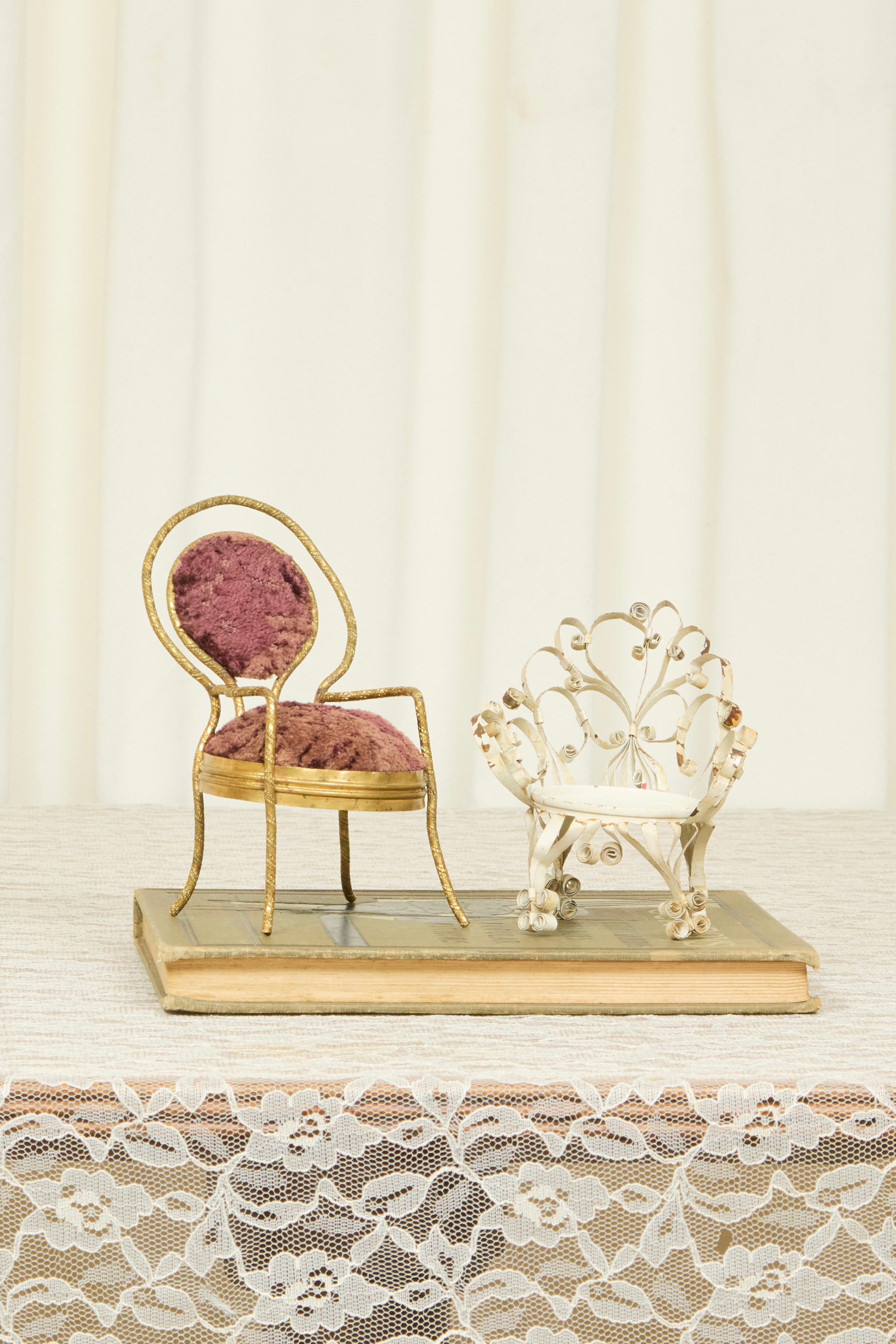 Vintage Chair Figurines Set/2