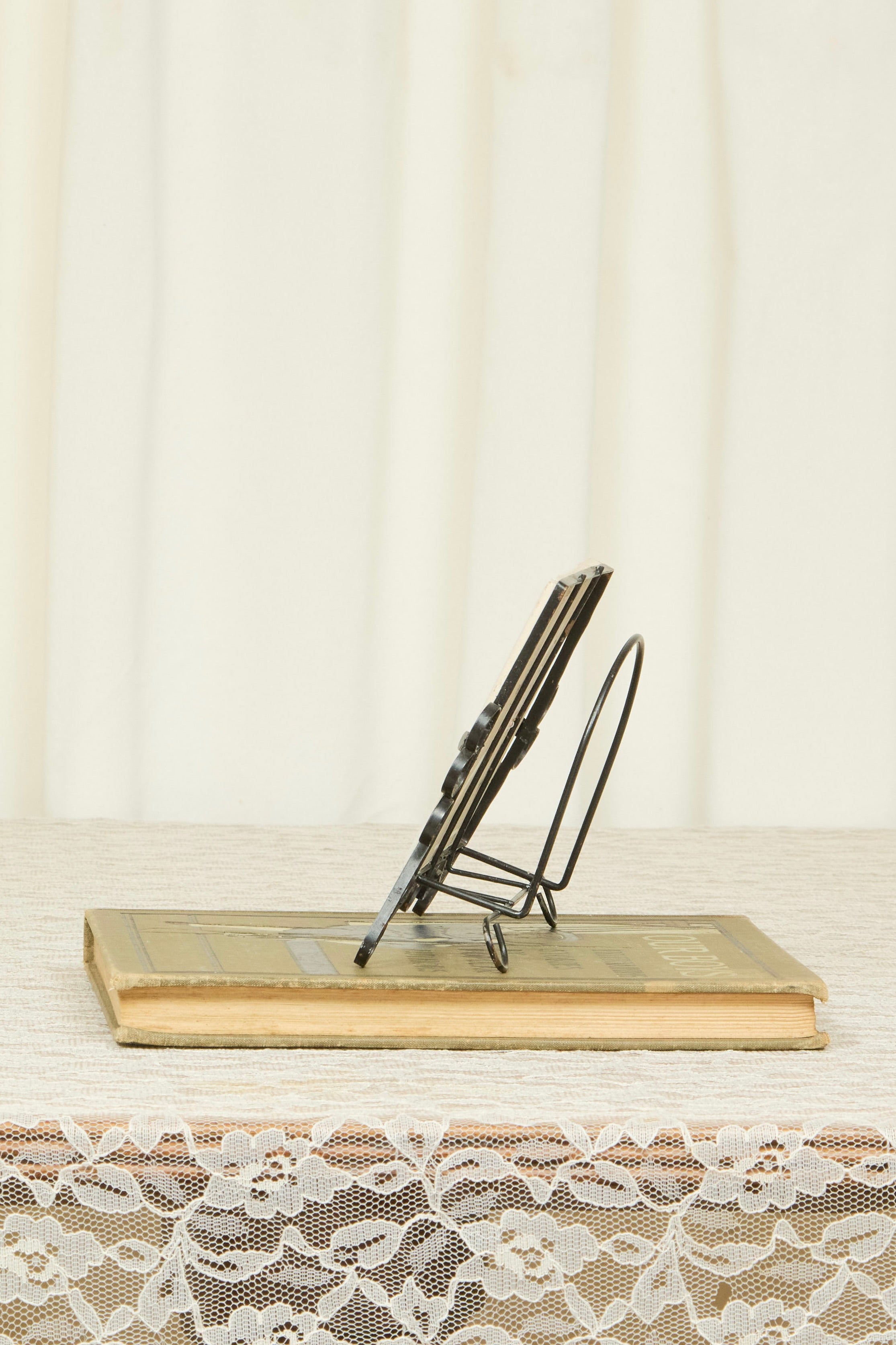 Vintage Trivet Napkin Holder