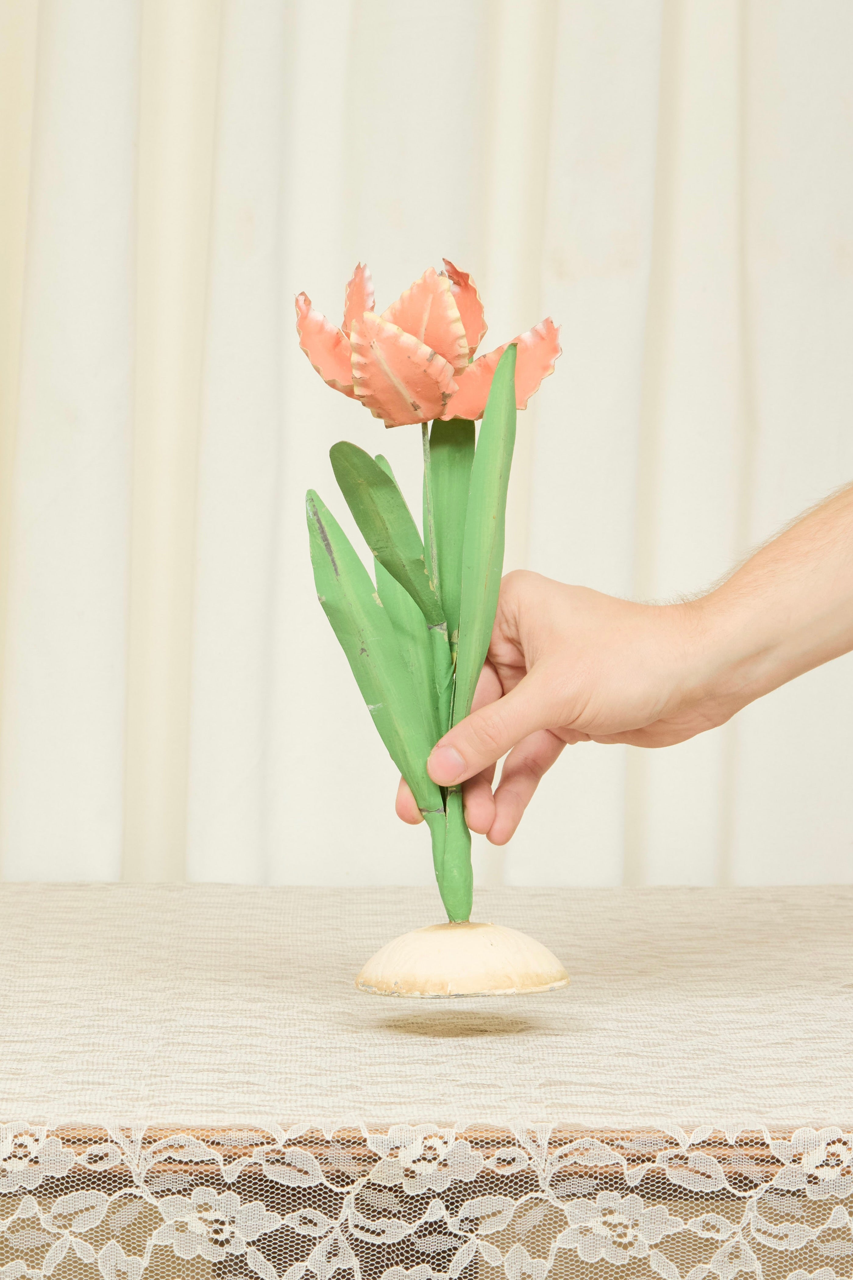 Vintage Metal Flower Candle Holder (coral)