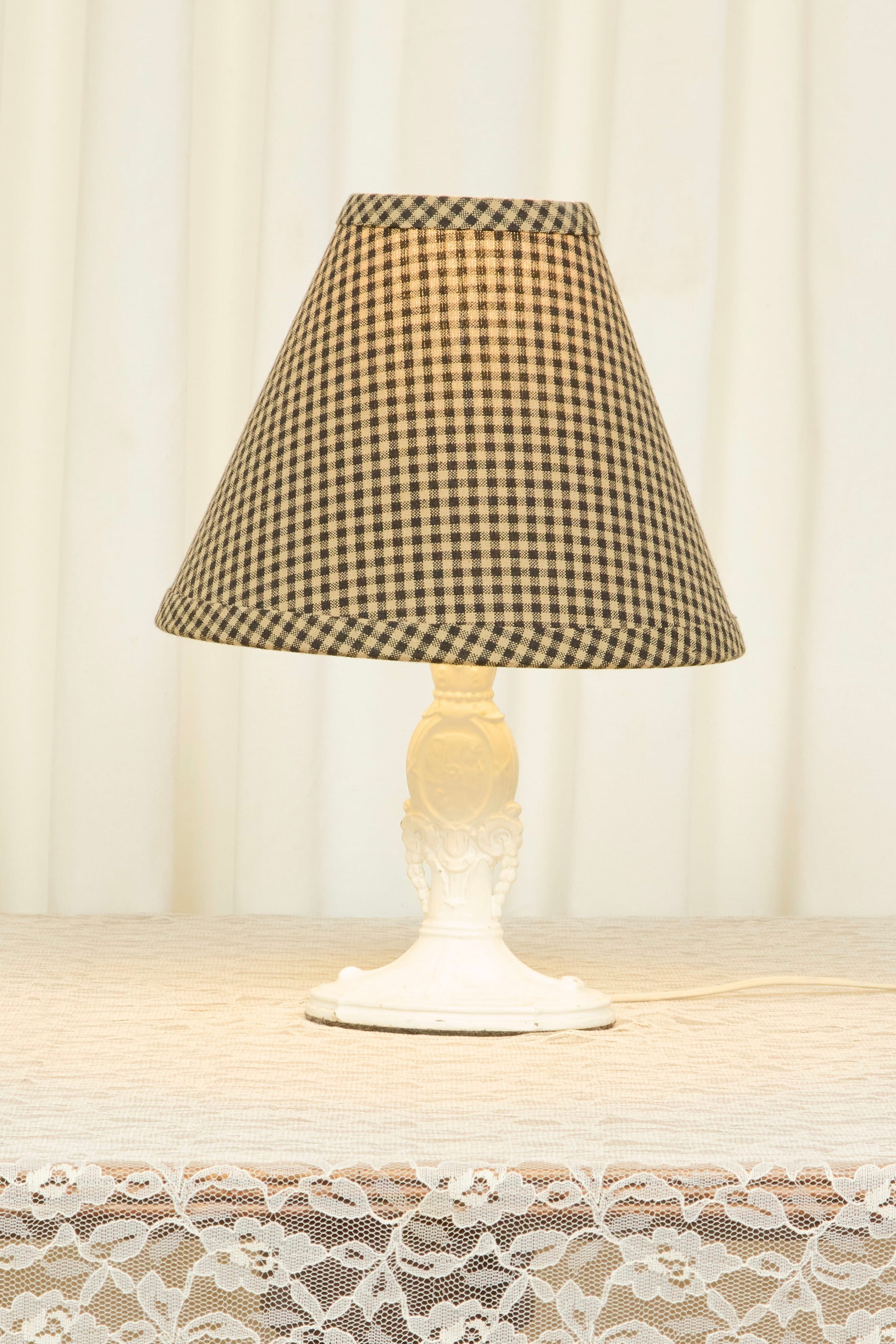 Vintage Cameo w/ Gingham Shade