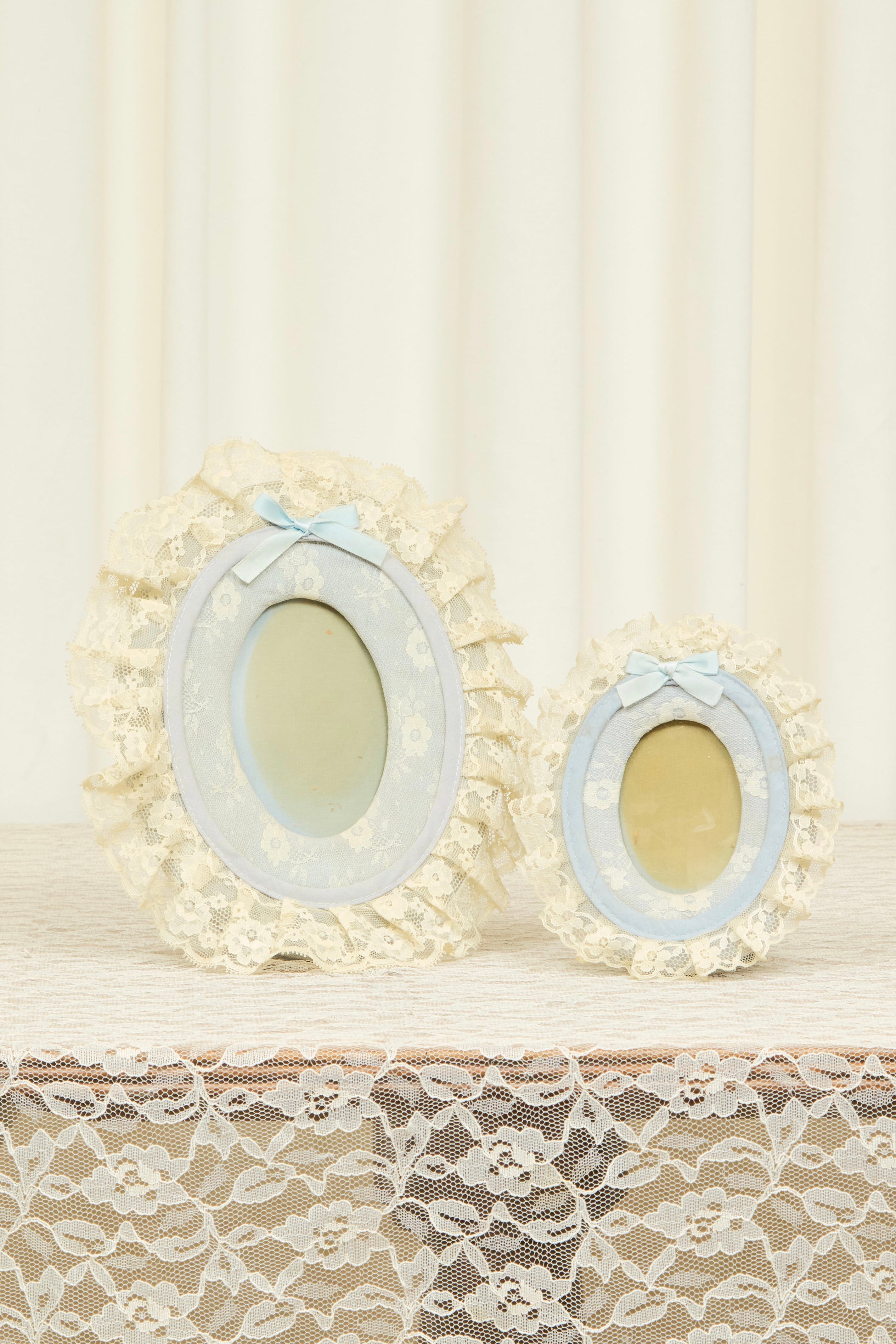 Vintage Lace Picture Frames Set/2