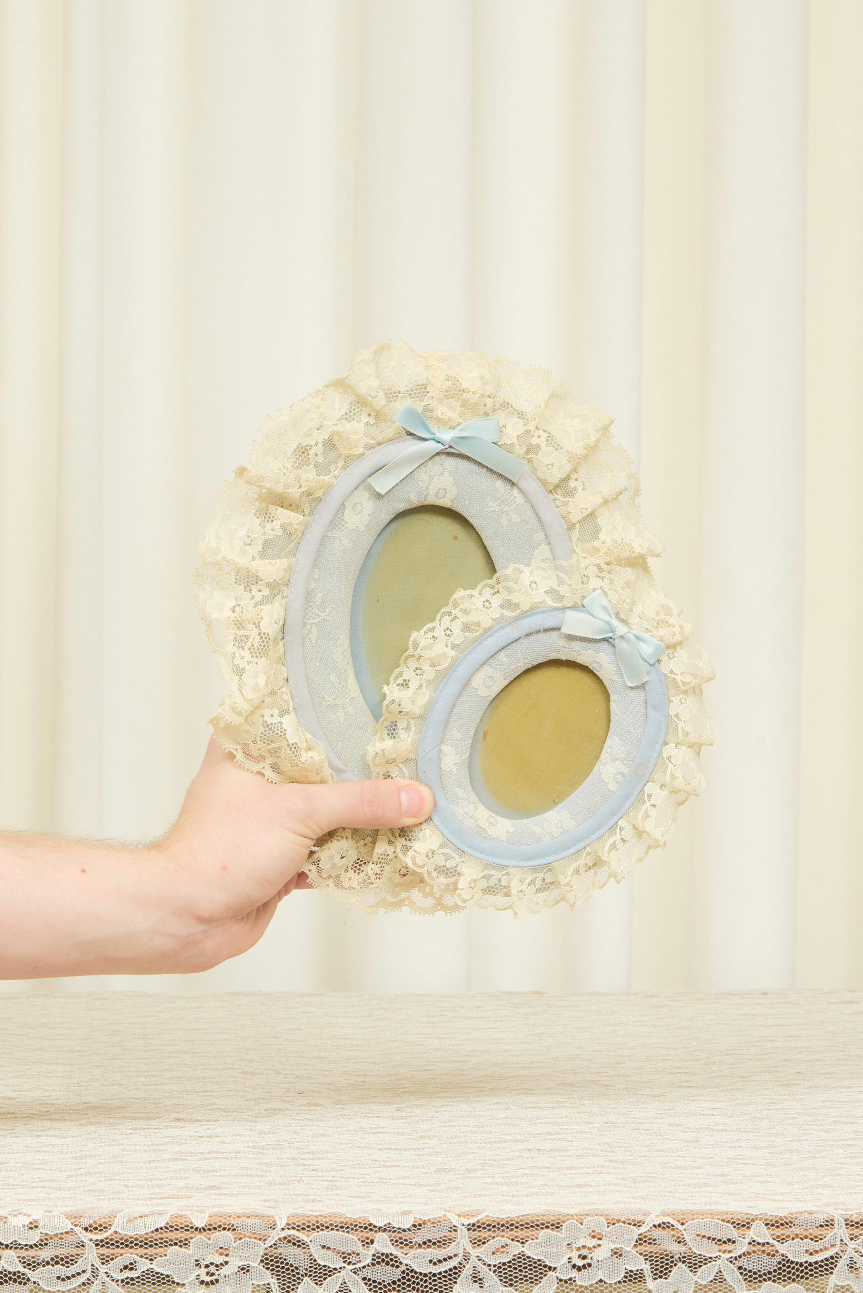 Vintage Lace Picture Frames Set/2