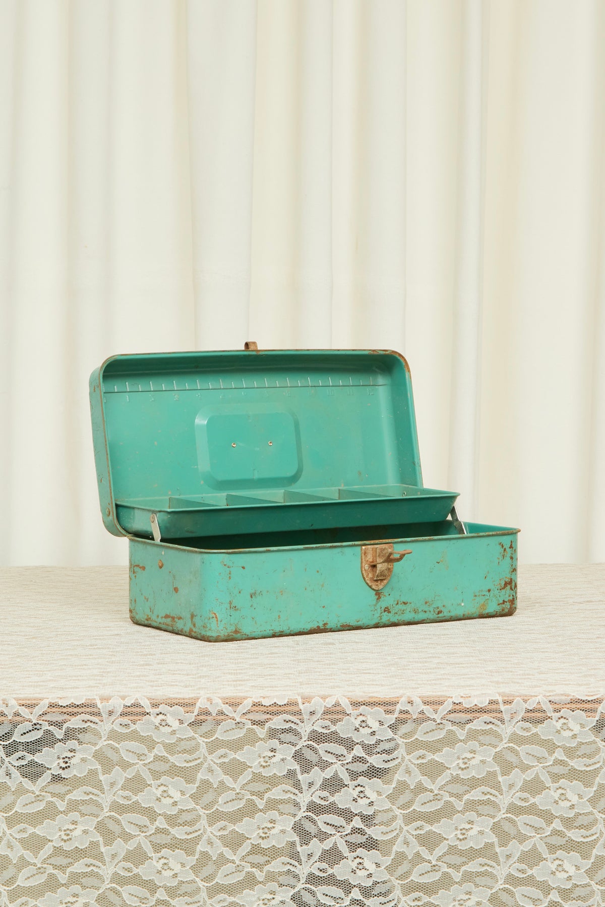 Vintage Chippy Metal Toolbox/Fishing Box