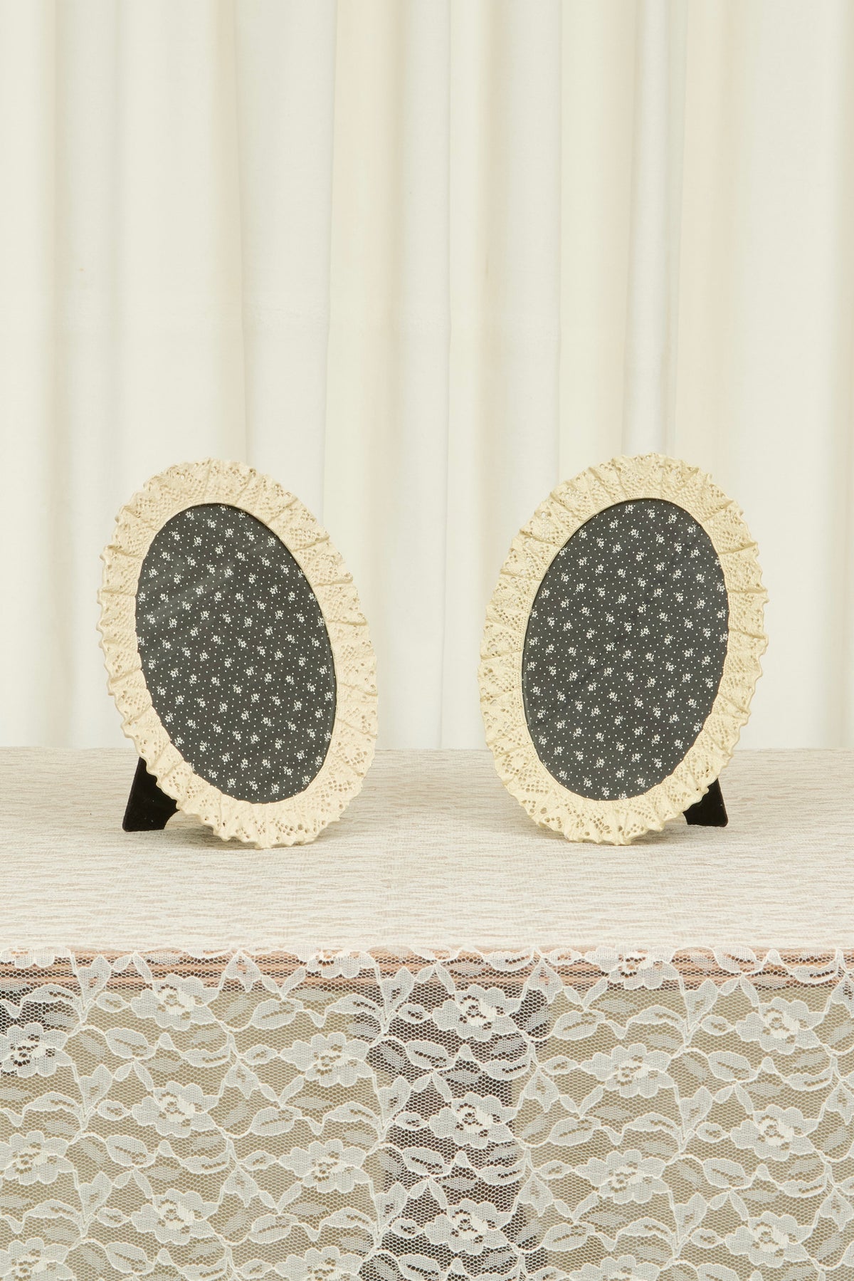 Vintage Lace Picture Frames Set/2