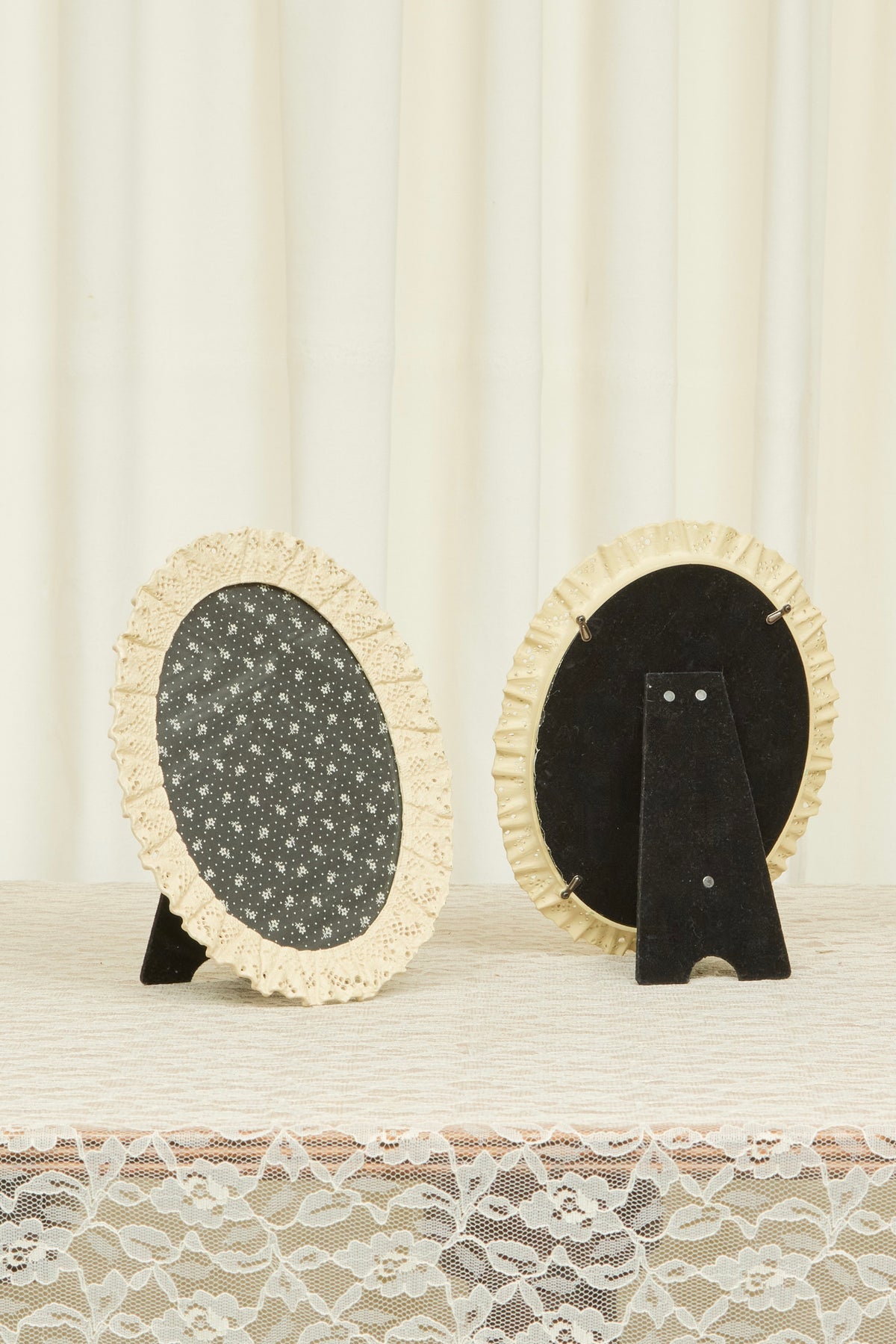 Vintage Lace Picture Frames Set/2