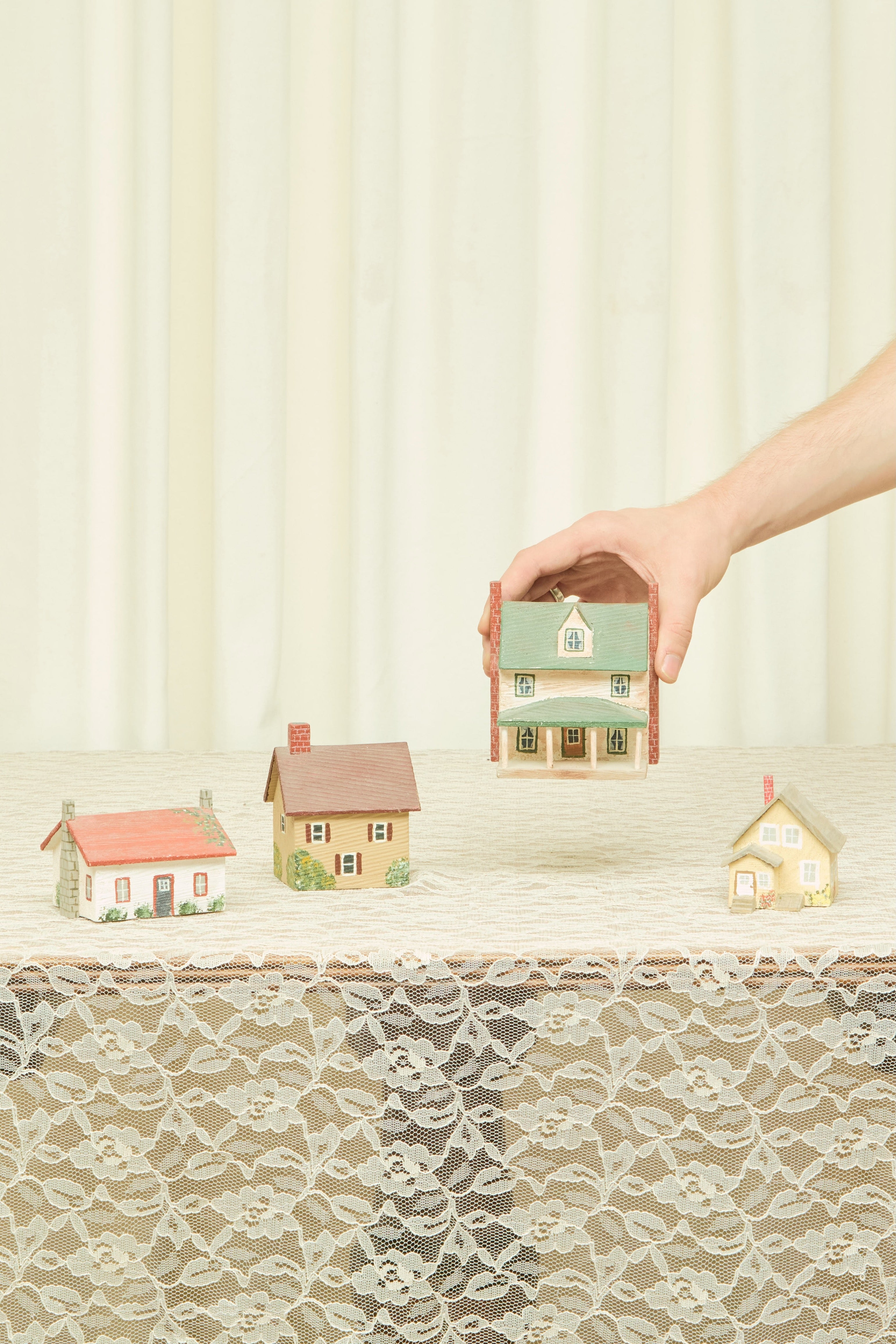 Vintage Folk Art Village Set/4