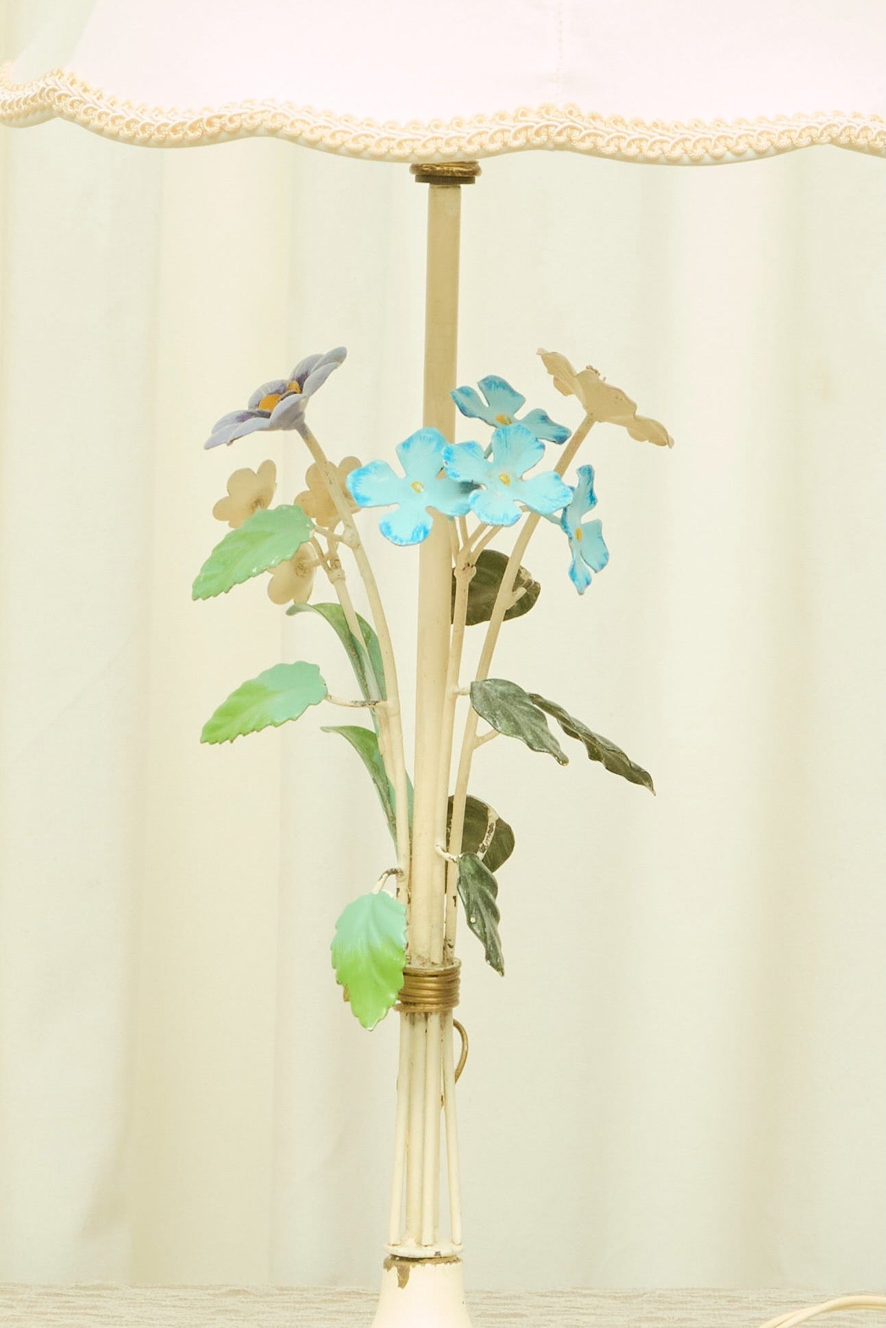 Vintage Metal Floral Lamp w/ Shade